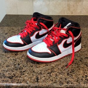 Air Jordan 1 Retro High OG Youth 4